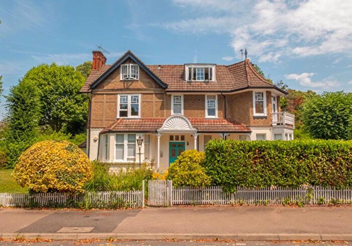 1 Bedroom Flat For Sale In Flat Swallowfields House, Lovelace Gardens, Surbiton, Surrey, KT6
