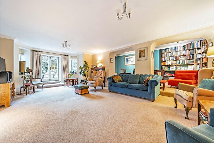 2 Bedroom Flat For Sale In Cattley Close, High Barnet, EN5