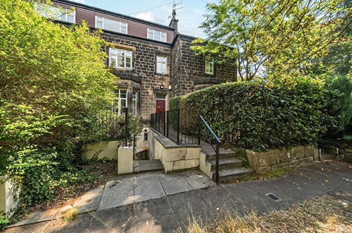 2 Bedroom Flat For Sale In Stone Villas, Grove Lane, Headingley, Leeds, LS6