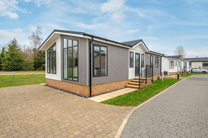 2 Bedroom Mobile/park Home For Sale In Great Hockham, Near Thetford, Norfolk, IP24