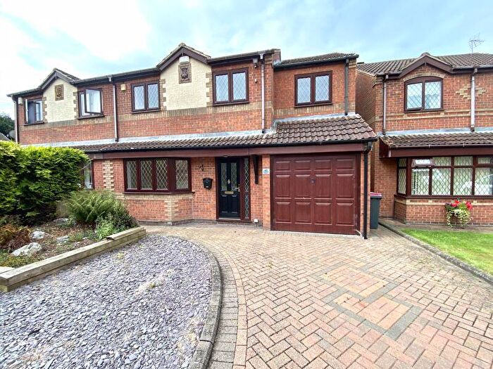 4 Bedroom Semi-Detached House For Sale In Pinewood Avenue, Wood End, CV9