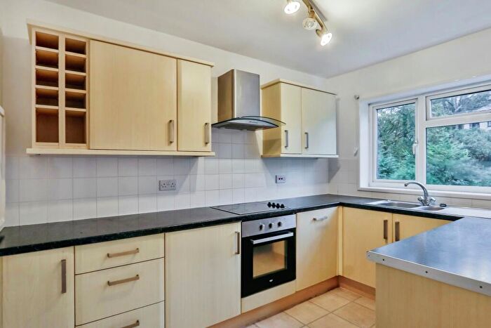 2 Bedroom Flat For Sale In Guest Avenue, Poole, Dorset, BH12