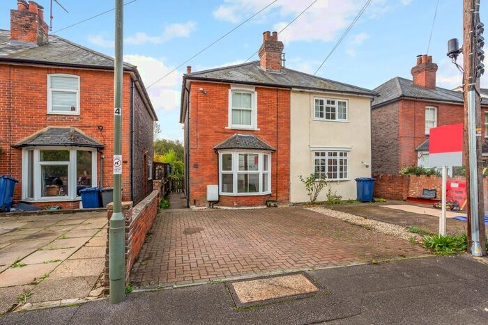 1 Bedroom Flat To Rent In Peperharow Road, GU7