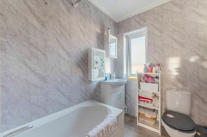 3 Bedroom Flat To Rent In Crofts Road, Harrow, HA1