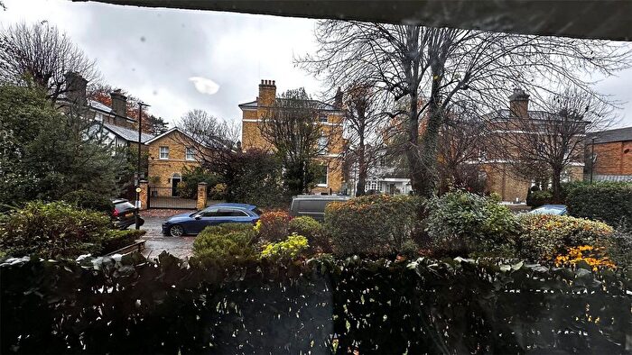 2 Bedroom Flat For Sale In Lansdowne Road, London, SW20