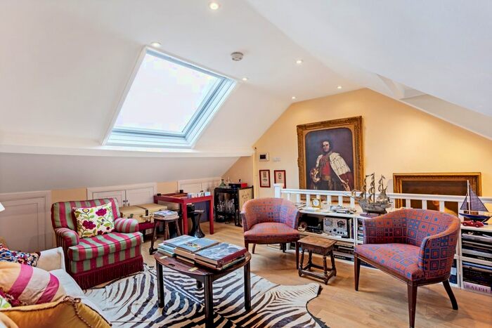 2 Bedroom Flat To Rent In Uverdale Road, London, SW10