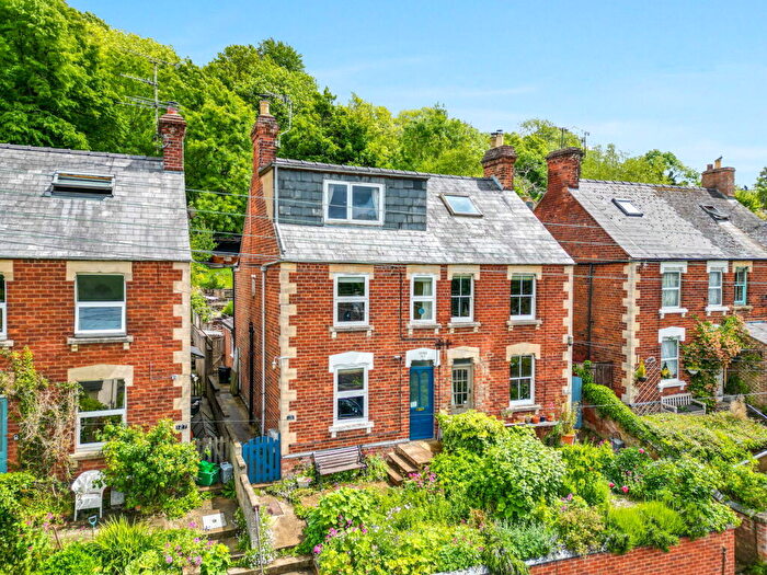 3 Bedroom Semi-Detached House For Sale In Thrupp Lane, Thrupp, GL5