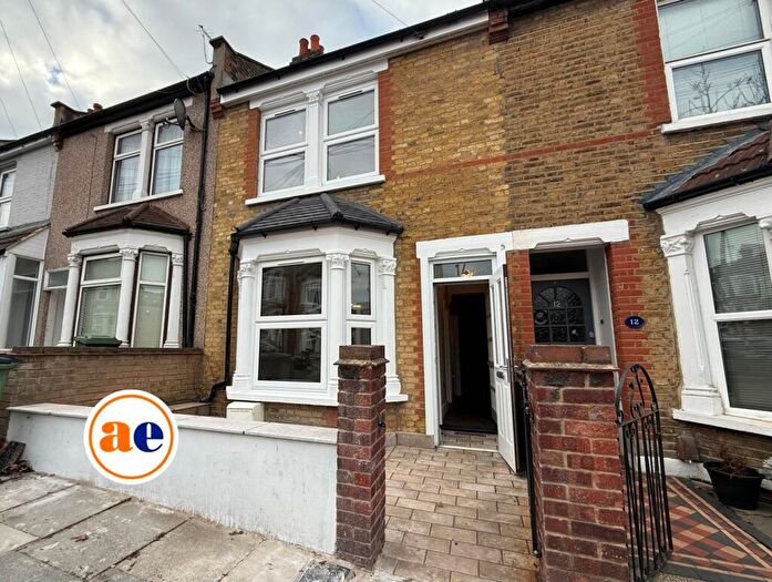 4 Bedroom House For Sale In Bostall Lane, London ** Video & D Floorplan Available **, SE2