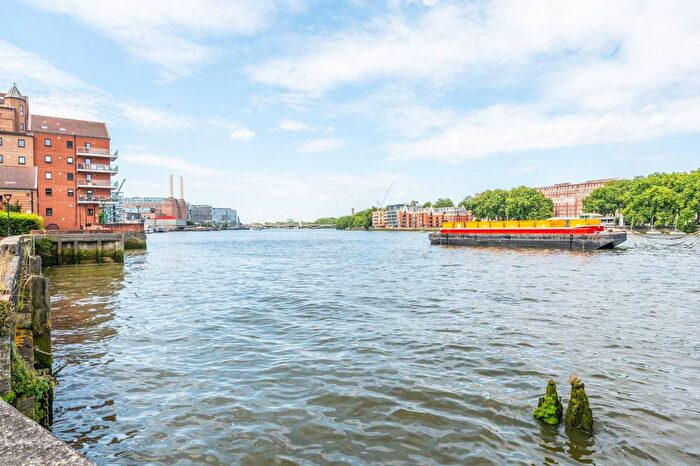 1 Bedroom Flat To Rent In Riverside Court, Nine Elms, London, SW8
