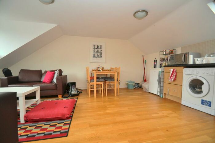 2 Bedroom Flat To Rent In Stapleton Hall Road, Finsbury Park, N4