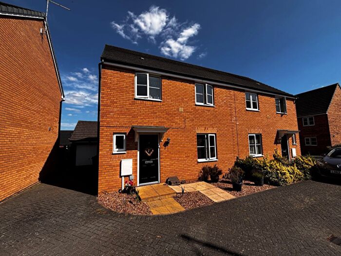 3 Bedroom Semi-Detached House For Sale In Hudson Grove, Peterborough, PE7