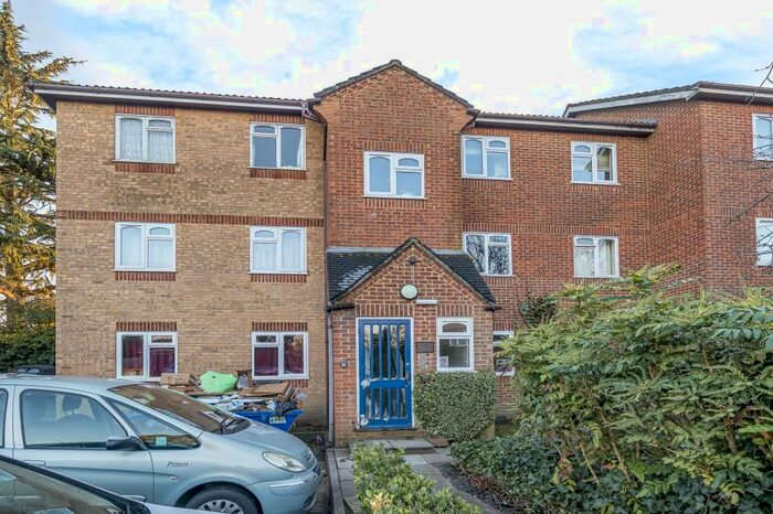 2 Bedroom Flat To Rent In Maidenhead, Berkshire, SL6