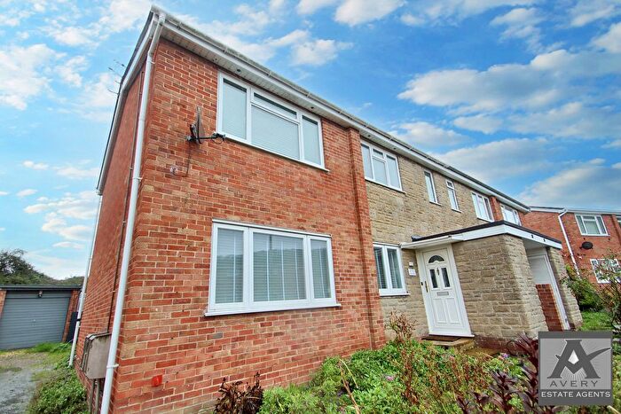 2 Bedroom Flat To Rent In Manor Farm Crescent, BS24