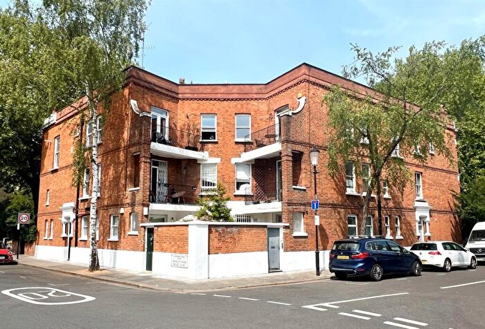 2 Bedroom Flat For Sale In Cremorne Road, Chelsea, SW10