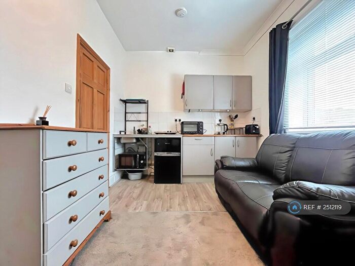 Studio To Rent In Stamshaw Road, Portsmouth, PO2