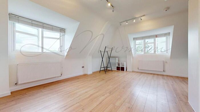 2 Bedroom Flat To Rent In The Vale, Golders Green, NW11