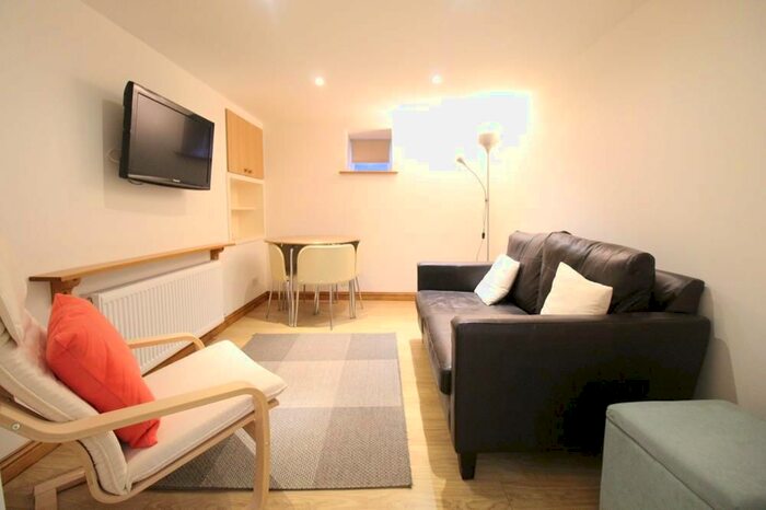 1 Bedroom Flat To Rent In Dee Street, Basement Flat, AB11