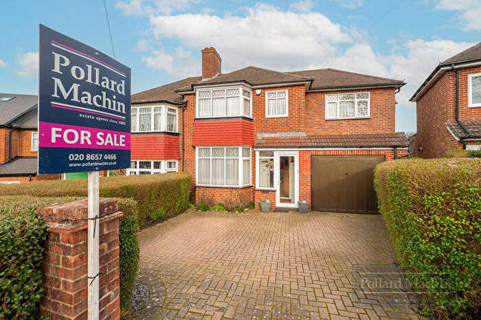 4 Bedroom Semi Detached House For Sale In Derwent Drive, Riddlesdown, CR8