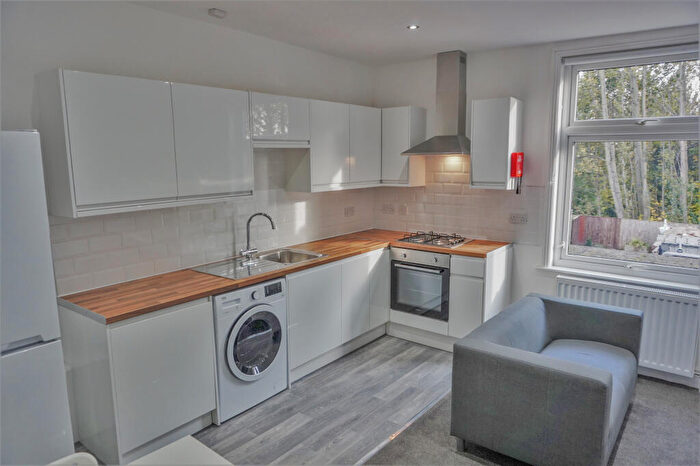 1 Bedroom Flat To Rent In Aberford Road, Oulton, Leeds, LS26