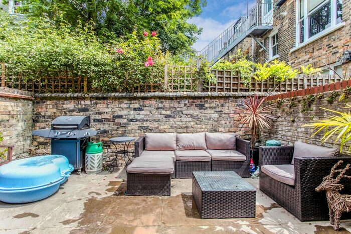 2 Bedroom Flat To Rent In Avenell Road, N5