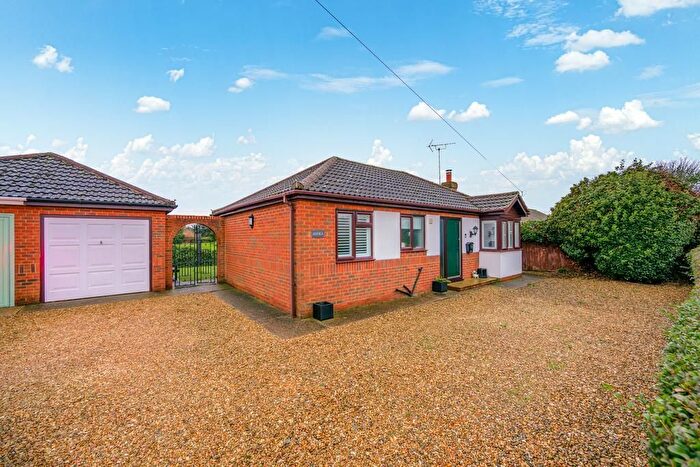3 Bedroom Detached Bungalow For Sale In Dawsmere Road, Gedney Drove End, Spalding, Lincolnshire, PE12