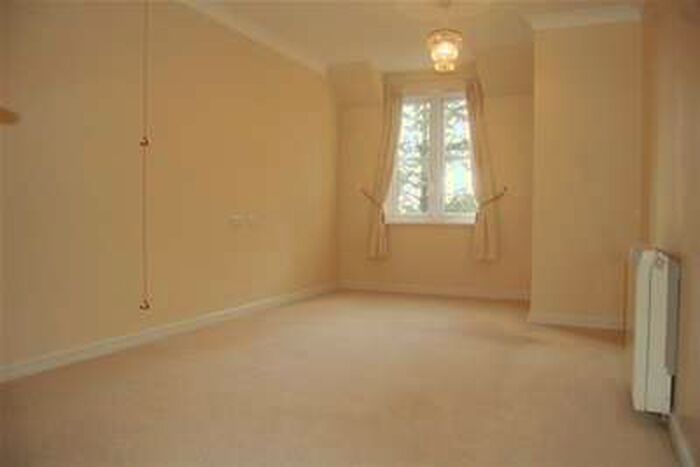1 Bedroom Flat To Rent In Risingholme Court, Heathfield, TN21