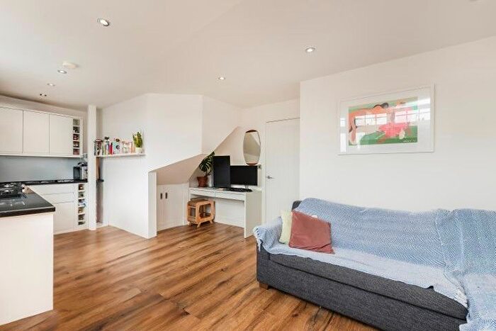 1 Bedroom Flat To Rent In Colney Hatch Lane, London, N10