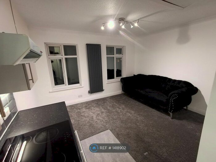 1 Bedroom Flat To Rent In Brunswick Crescent, London, N11