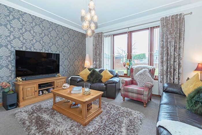 2 Bedroom Detached Bungalow For Sale In Curling Knowe, Crossgates, Cowdenbeath, KY4