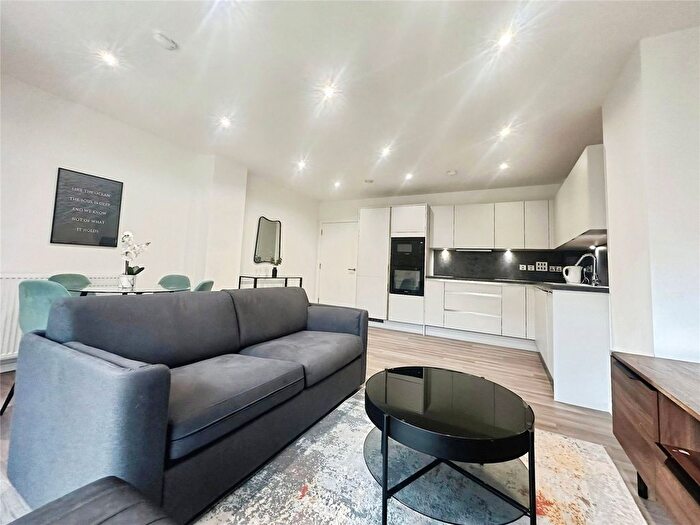 1 Bedroom Flat To Rent In Selbourne Avenue, Hounslow, TW3