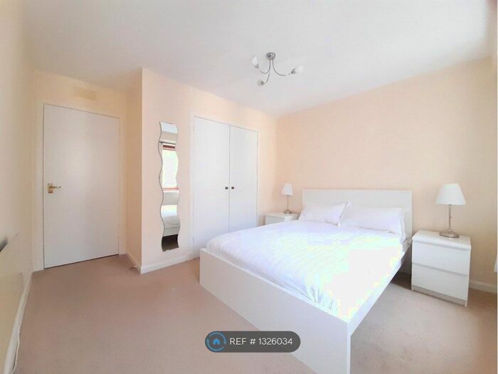 2 Bedroom Flat To Rent In Lochrin Place, Edinburgh, EH3