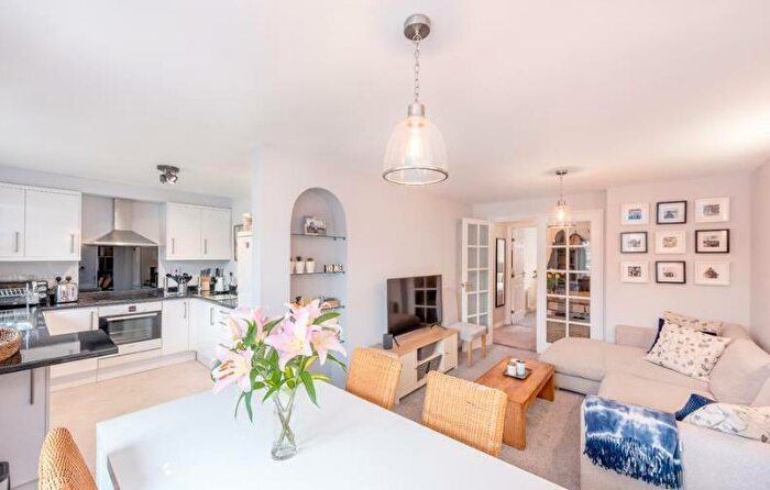 3 Bedroom Apartment To Rent In Melcombe Street, Marylebone, London, NW1