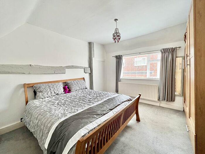 2 Bedroom Cottage To Rent In High Street, Markyate, AL3