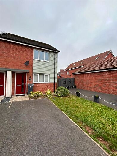 2 Bedroom Town House To Rent In Shetland Close, Shirebrook, Mansfield, NG20