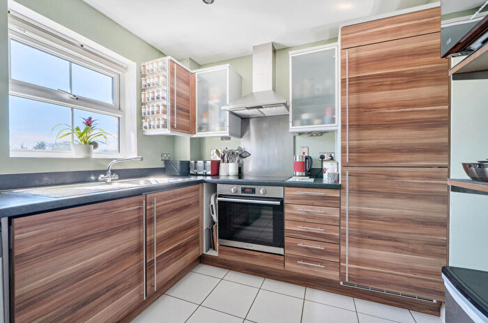 2 Bedroom Apartment For Sale In Cirrus Drive, Shinfield, Reading, RG2
