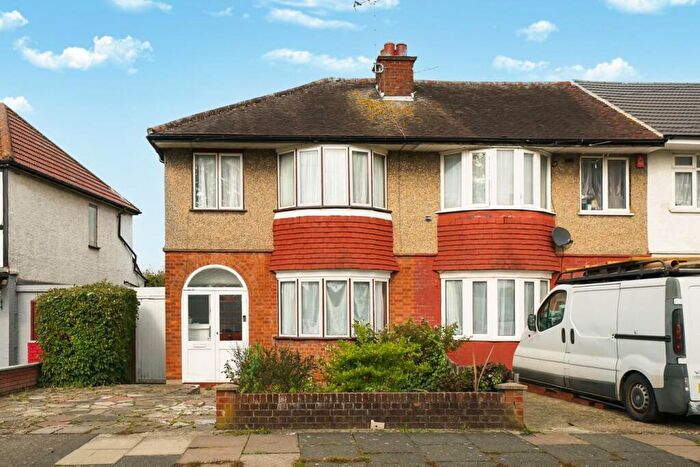 3 Bedroom End Of Terrace House For Sale In Malvern Avenue, Harrow, HA2