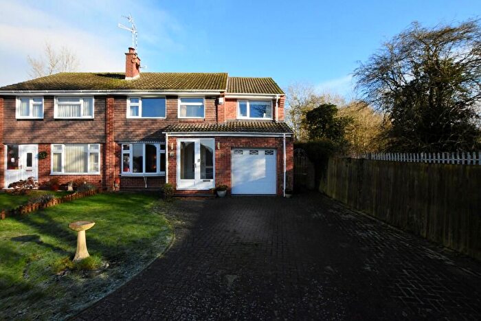 4 Bedroom Semi-Detached House For Sale In Pantolf Place, Rugby, CV21