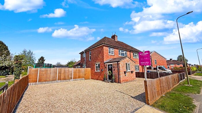 3 Bedroom Semi Detached House For Sale In Launton Road, Bicester, OX26