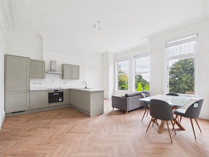 2 Bedroom Flat To Rent In Flat, Newcastle Drive, Nottingham, Nottinghamshire, NG7