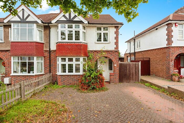 4 Bedroom Detached House For Sale In Brockenhurst Avenue, Worcester Park, KT4
