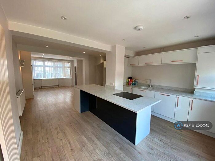 3 Bedroom Terraced House To Rent In Pembroke Avenue, Enfield, EN1