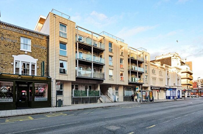 2 Bedroom Flat To Rent In Canute Road, Southampton, Hampshire, SO14