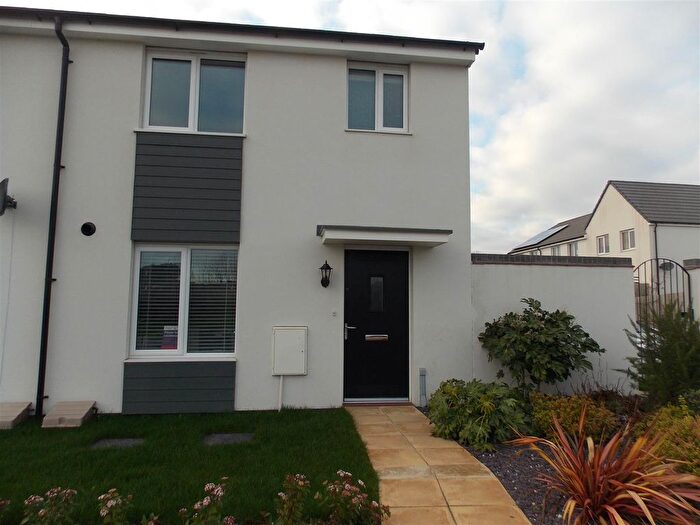 3 Bedroom Semi-Detached House To Rent In Long Field Road, Launceston, PL15