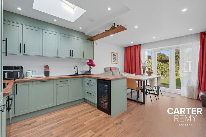 3 Bedroom End Of Terrace House For Sale In Ilchester Road, Dagenham, RM8