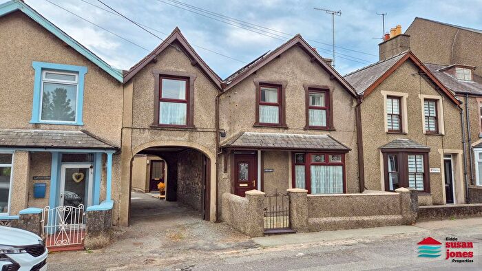 3 Bedroom Terraced House For Sale In Stryd Y Ffynnon, Nefyn, LL53