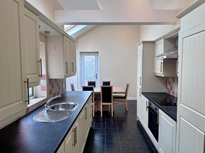 6 Bedroom Flat To Rent In Myrtle Grove, Jesmond, Newcastle Upon Tyne, NE2