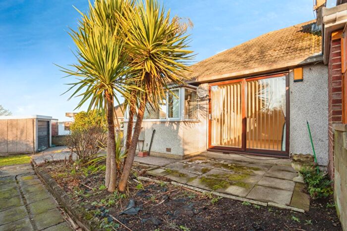 2 Bedroom Bungalow For Sale In Lulworth Avenue, Leeds, LS15