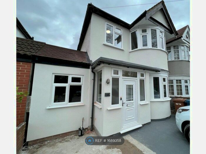 4 Bedroom Semi-Detached House To Rent In Rayners Lane, Harrow, HA2