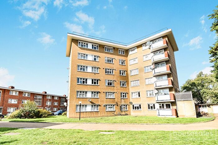 3 Bedroom Flat For Sale In Mount Pleasant Ilford Lane, Ilford, IG1