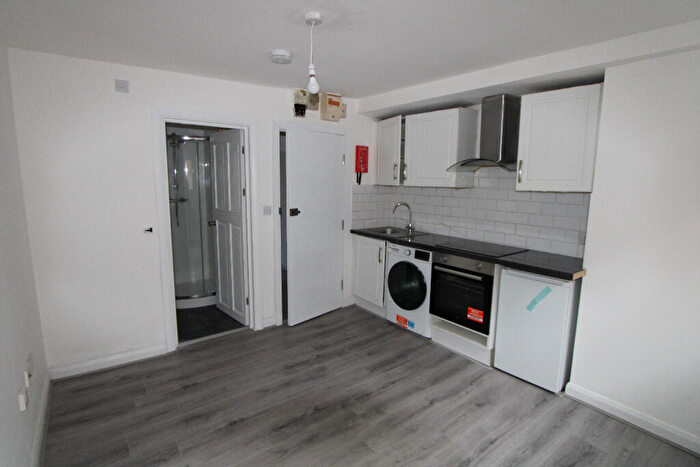 Studio To Rent In Cranfield Close, London, SE27